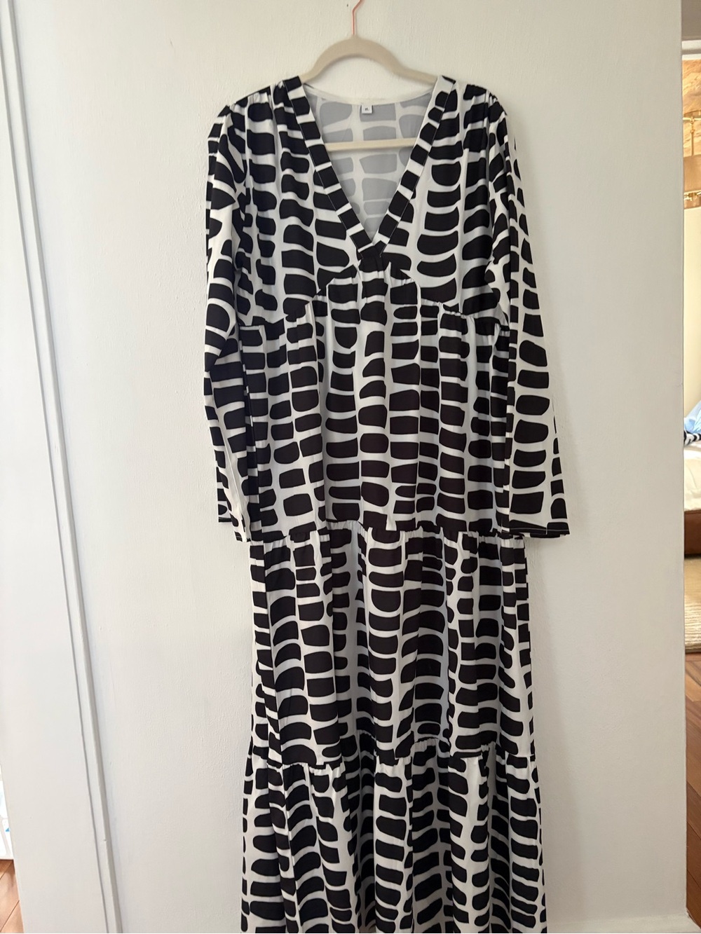 Black and White Geo-Print V-Neck Maxi Dress Xl